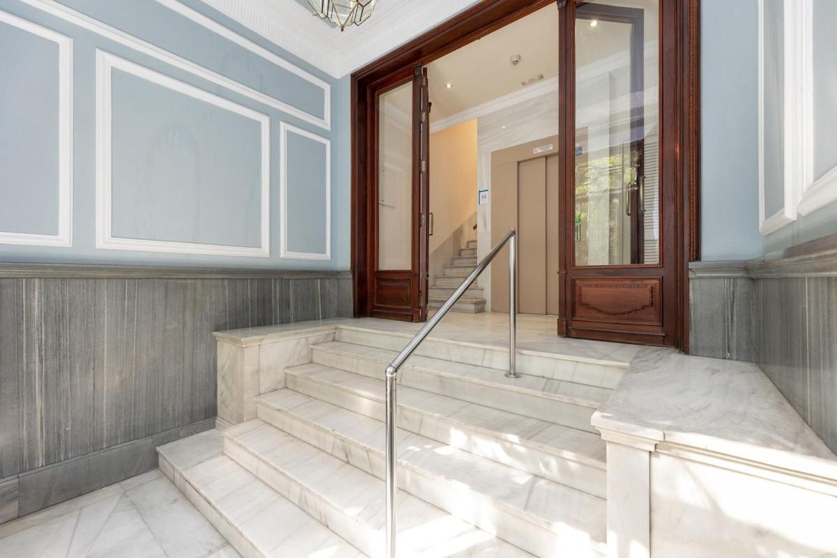 Con Vistas En Gran Via De Luxury Appartamento *